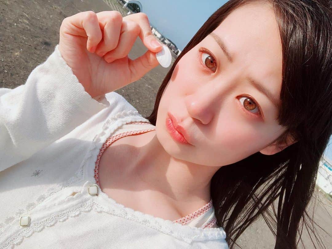 小島夕佳のインスタグラム：「嬉しいお知らせあり☺︎  ５月は品川対バン（インターシティーホール・グランドホール）・クロフェス2021・TOKYO MX収録ライブ（日本橋三井ホール・日清パワーステーションリブート）・劇場公演再開・しほ姉チェリーブロッサム卒業式・仮面女子「STORY☆」東西フルメンバーMV撮影・利瑠ちゃん生誕祭・撮影会と、23日まで劇場公演はなかったものの 対バンライブや収録ライブなどがあり、アルバム発売に向けてリハも気合い入れて長時間みっちりで、集中！！な日々でした。考えることも多かったなぁ〜。  個人的には事務所入所８周年を迎え、一年一年、本当にあっという間だなとしみじみ。高校３年生のときからなので随分時が経ったように感じるけど、中身はさほど変わっていないし この職業って"ネバーランドにいるかのような感覚"だから、周りのみんなは今何をしているのかちょっと気になる。  今は6月2日(水)にリリースする仮面女子1stアルバム【MASK A RAID】が本当に楽しみで、はやくリリースイベントをやりたくてしょうがないです。。 緊急事態宣言中で予定もまだわからない状況なので、少しでもおさまってくれることを願います。  そしてこのアルバムが一人でも多くの方に届いて、響いてくれると嬉しいです。  "ワクワク止まんねえ！楽しいこと生み出せ！"  ９年目もどうぞよろしくお願いします☺︎  【まもなく放送】5月31日(月)『GirlsPopParadise』25:35〜 テレビ▶︎東京MX1 スマホ・パソコンweb▶︎エムキャス  【先程解禁】フジテレビ系音楽情報番組『Tune』に仮面女子が６月度マンスリーアーティストとして出演！！！ ▼毎週木曜日26:55～ 6/3(木) 6/10(木) 　 6/17(木) 6/24(木) ４週に渡って出演させていただきます！！ 夜中ではありますが見てくれたら嬉しいです♩  ぜひご覧くださいっ。」