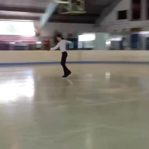 ヴィクトール・ファイファーのインスタグラム：「Some quad, triple and double jumps from some of my students from the past few years. Some jumps in the video were landed for the first time. I will miss everyone at SCW. Thank you for the wonderful time. Off to Colorado in the middle June. Skaters in this video in order: Viktor ;), Tony, David, Peter, Julia, Joseph, Emily, Nick, Gwen, Luke, Grace, Jacob, Lotus, Nikita, Reagan, Allison, Llewelyn, Codie, Andreanne, Kristen, Felicia, Vaness, Coco, Keira, Ai-Lin. #scw #figureskating #farewell」
