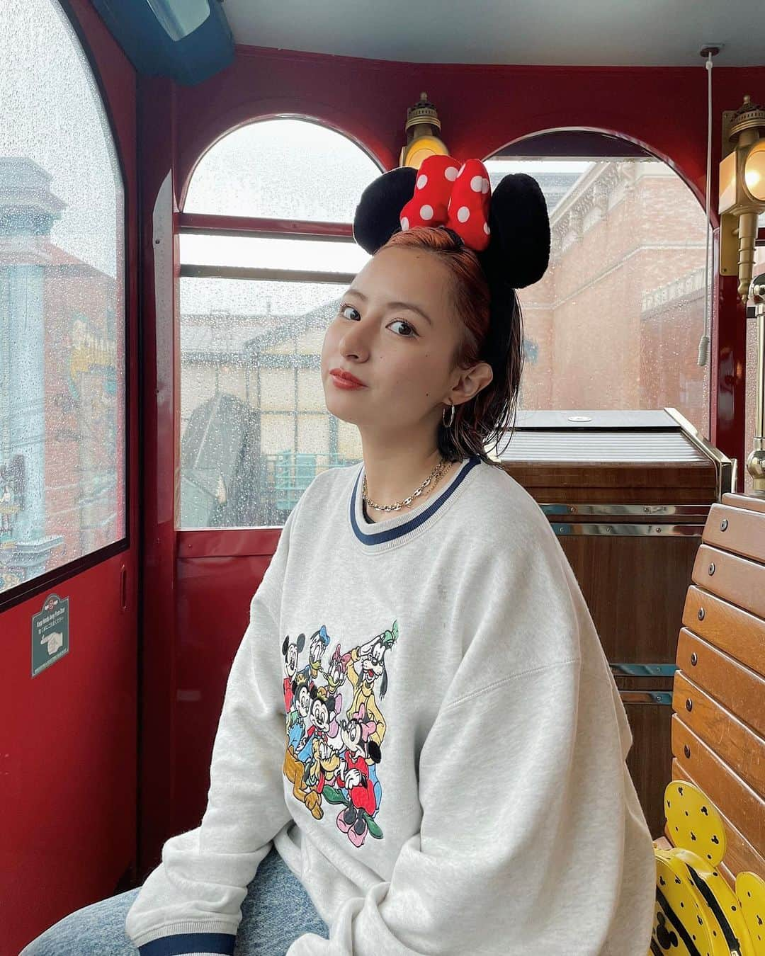 Julia Castroさんのインスタグラム写真 - (Julia CastroInstagram)「雨でも夢の世界だったな❤️  着ているお洋服達はDisney SERIES CREATED by MOUSSY と JULIDY の限定コレクションです♡  現在期間限定で受注発売しているので、ご購入をお考えの方はプロフィールのURLからチェックしてみてね🌙 . #DisneySERIESCREATEDbyMOUSSY #JULIDY #DSCM #DISNEY #ジュリディ #ディズニー #MOUSSY」5月31日 19時56分 - julia.c.0209