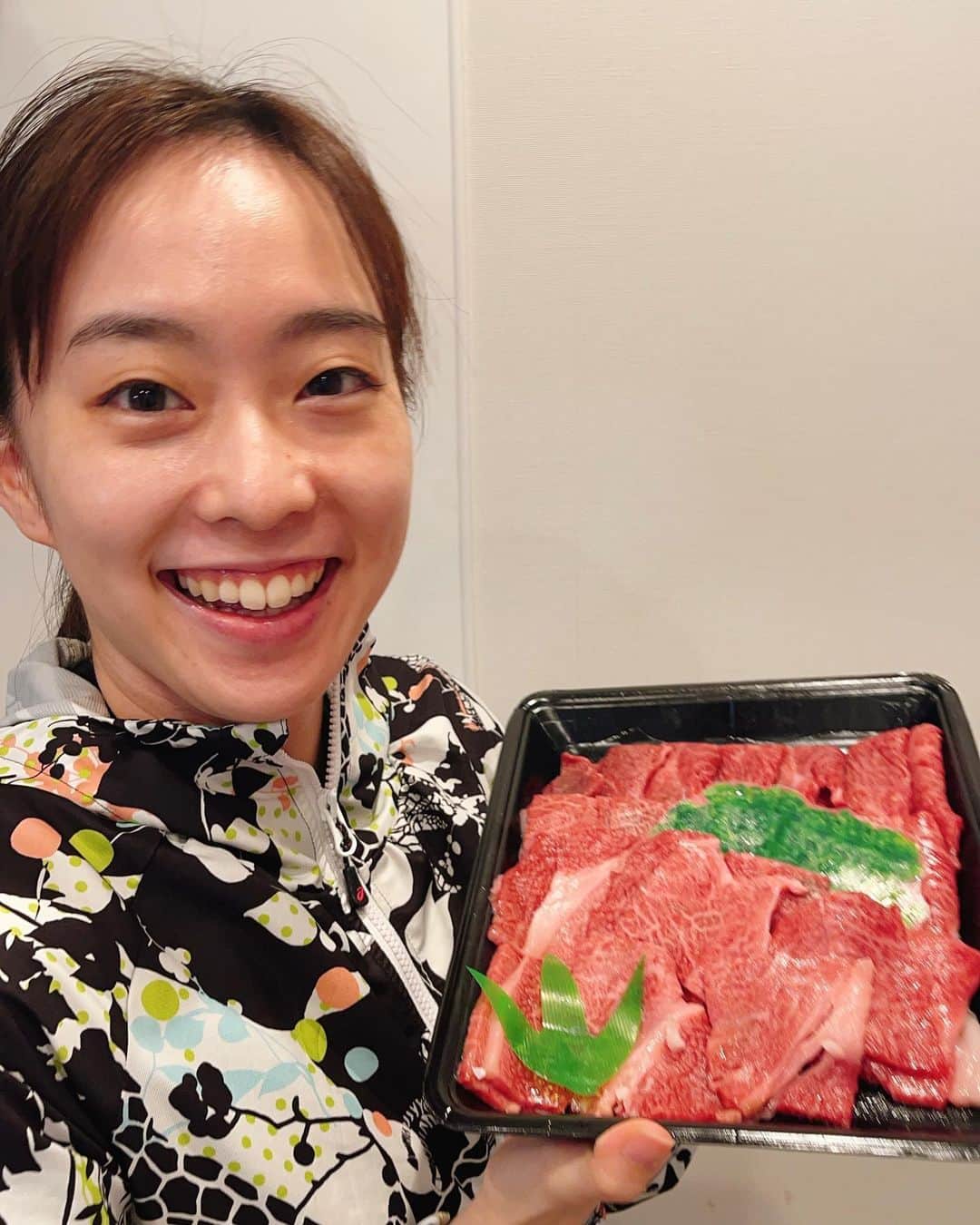 石川佳純のインスタグラム：「*** こんばんは😀 今日は、兵庫県の但馬牛を頂きました🥩 お家焼肉、最高に美味しかったです😋 みなさんもぜひ✌️ #JAタウン #但馬牛」
