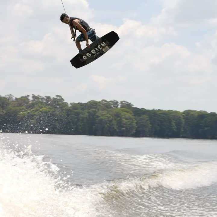 手塚翔太のインスタグラム：「I got you back @shinnoguchi092 😎🤜🏻🤛🏻 Here is one hit from my @supra_boats 🔥🔥🔥  #methodmonday 📹:@agarabaghi」