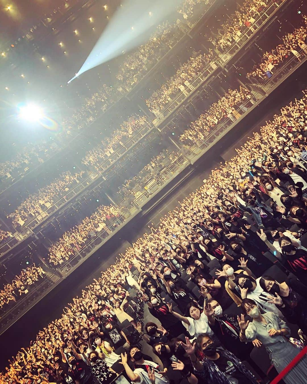 SUGIZOさんのインスタグラム写真 - (SUGIZOInstagram)「From Tokyo with Love 0530!! -THE DAWN- 最終日。 東京ガーデンシアター有明公演、最幸の３日間でした。本当にありがとう。 来場してくれた人、配信で参加してくれた人、映画館に足を運んでくれた人、全てのみんなに心から感謝します。 ここからLS30周年ツアーの雪辱戦に突入するよ。徹底的に感染防止対策を実践して、全力で臨むよ。 このご時世、アートは、文化は、エンターテイメントはかけがえのない光。 全国にエネルギーを届けたい。 一緒に旅を続けよう。 今だからこそ、音楽を止めないために。」5月31日 22時45分 - sugizo_official