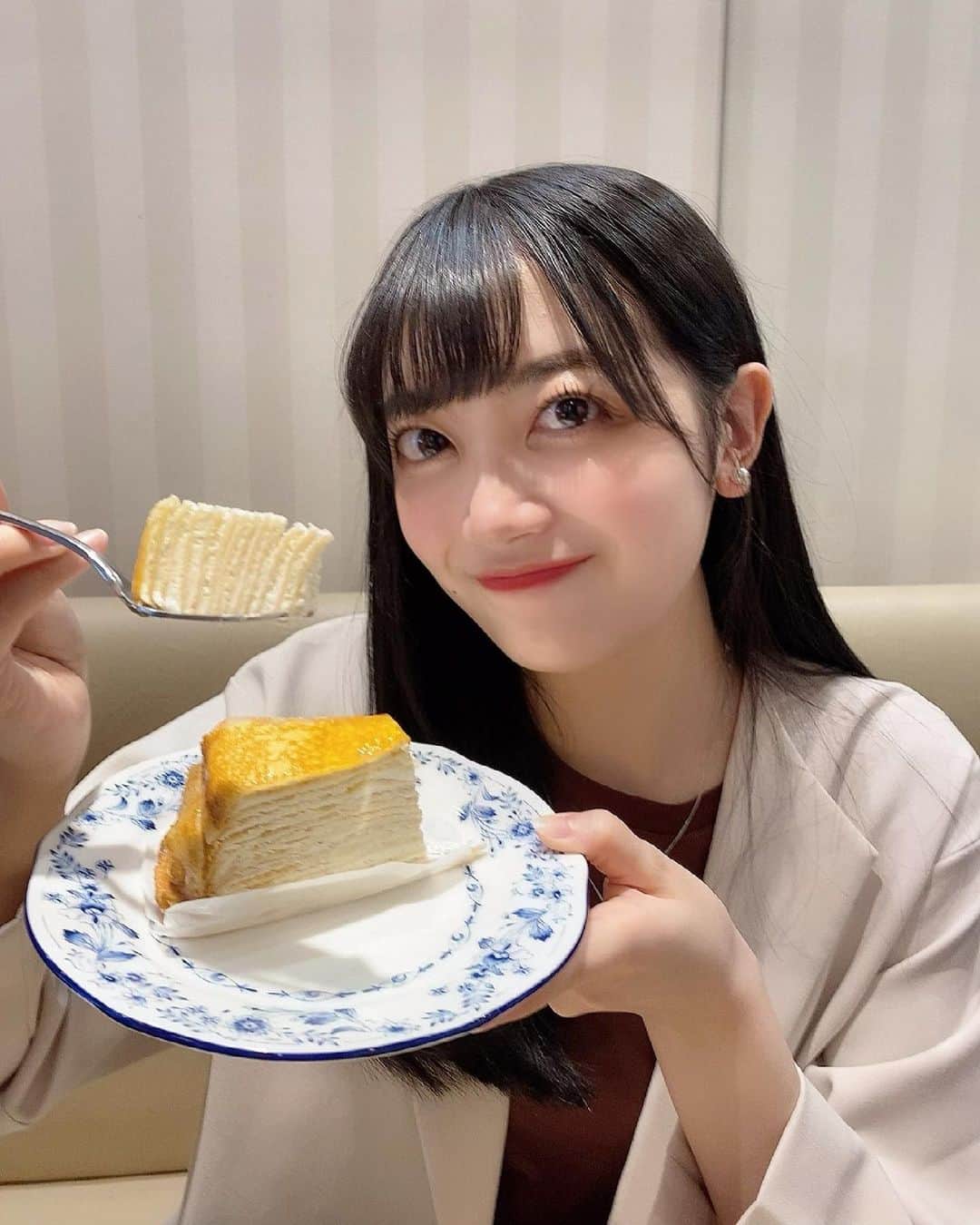 辻ゆかのインスタグラム：「🍰 ミルクレープ食べた時の(^^) まみーはフレンチトースト食べてた気がする、、、 　　 今日の夜はカレーです〜🍛 みんなの夜ご飯は??? 　　 #かみやど #ひらがなかみやど #辻ゆか #アイドル #japaneseidol」