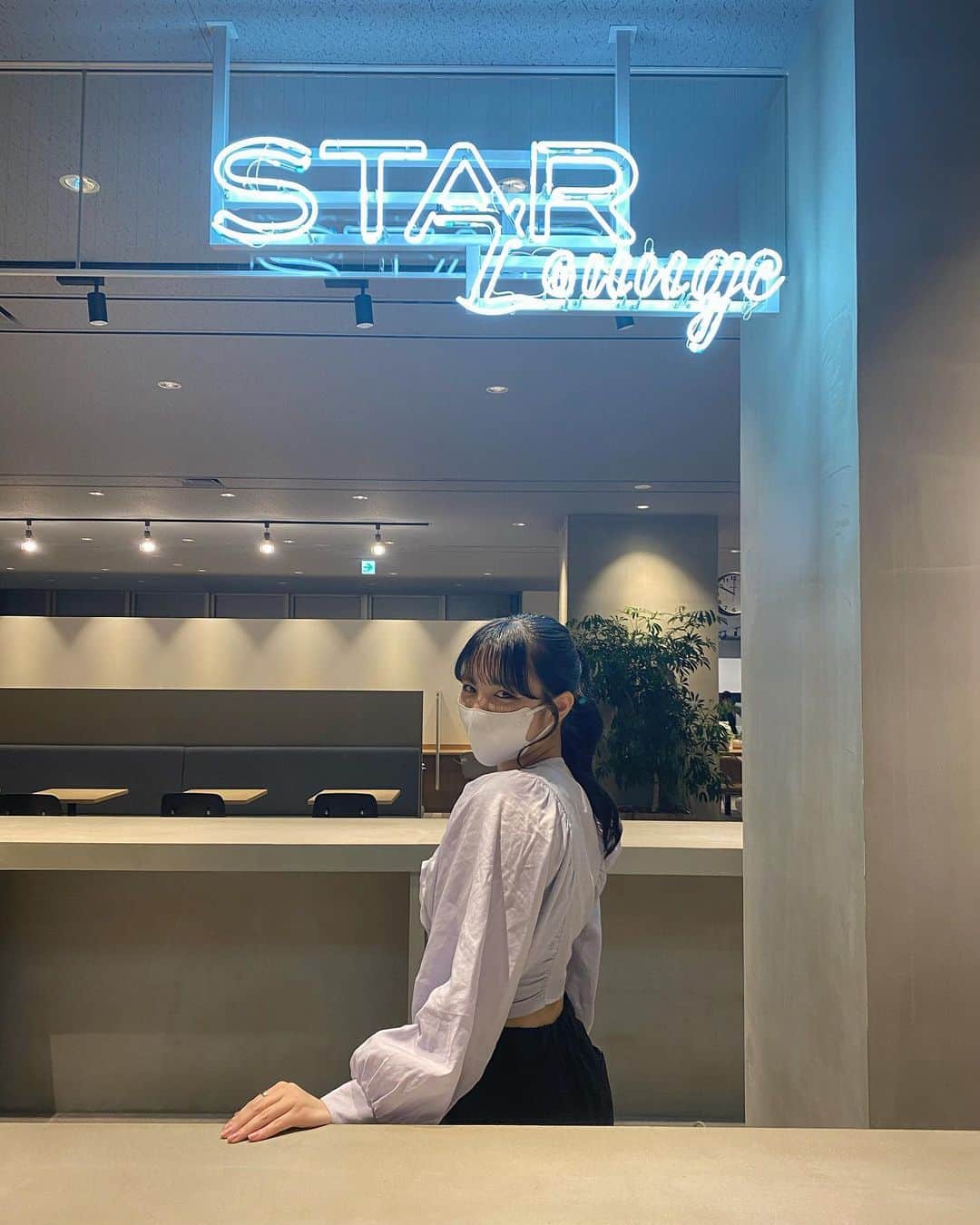 愛来さんのインスタグラム写真 - (愛来Instagram)「︎︎☁︎︎  STAR Lounge ✩  髪の毛黒に染めしました！ 地毛がもともと明るめだったからはじめてです☺️  どうかな？」5月31日 23時07分 - amefurasshi_aira_official_
