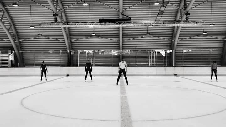 ソンドレ・オドヴォル・ボーのインスタグラム：「🤍 choreo class for our national team! so happy i still get to share my love for the sport 🥺」