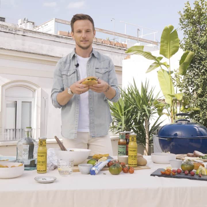 イヴァン・ラキティッチのインスタグラム：「Had fun making my perfect @thomy_switzerland burger! What goes into yours? 🍔👌🏼😁👨‍🍳#Rakitic #Ad」