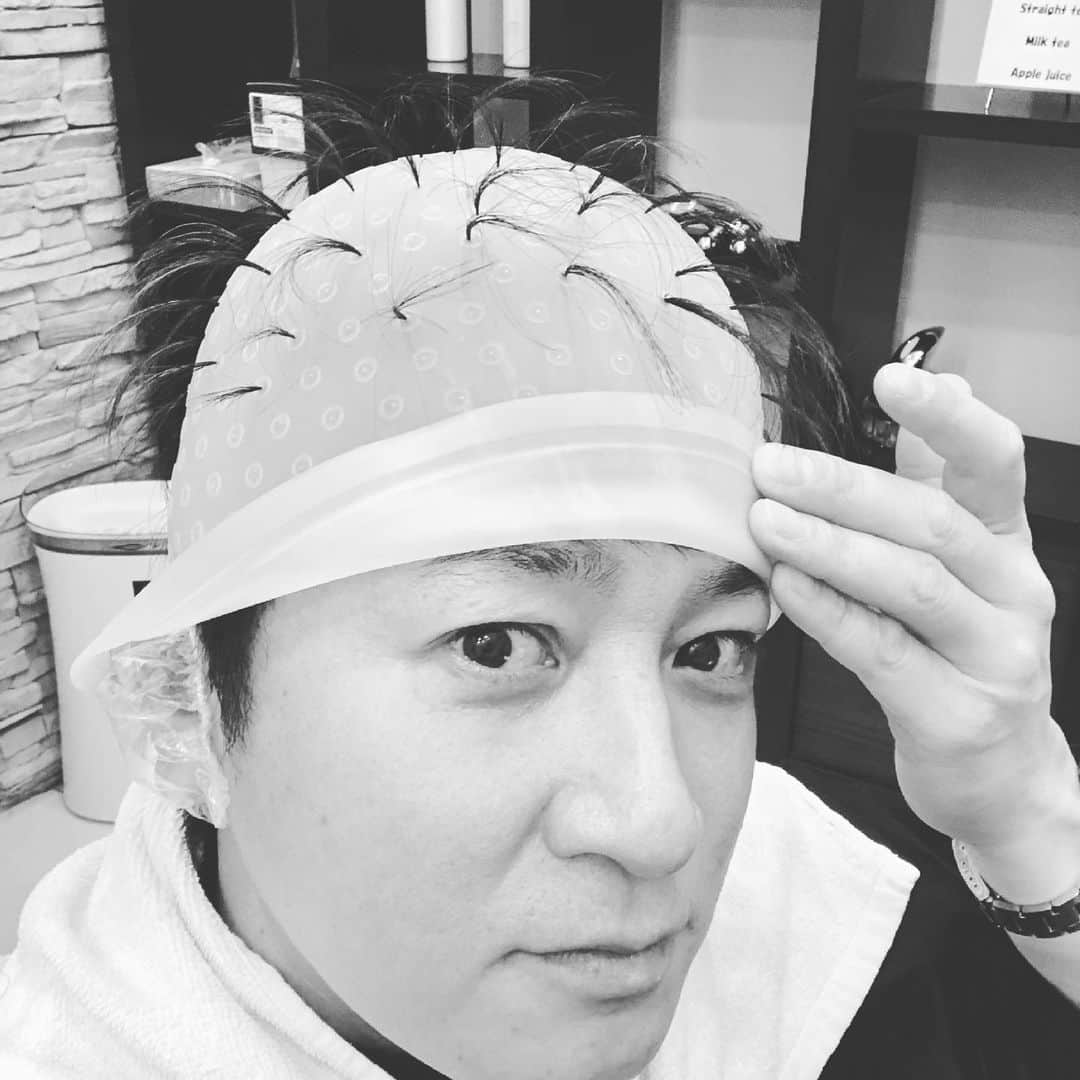 川島慶三のインスタグラム：「いつも床屋派なんだけど💈  なにこれ！！  そんな出来事を投稿してみました。  これが初投稿  インスタってこんな感じでいいの？」