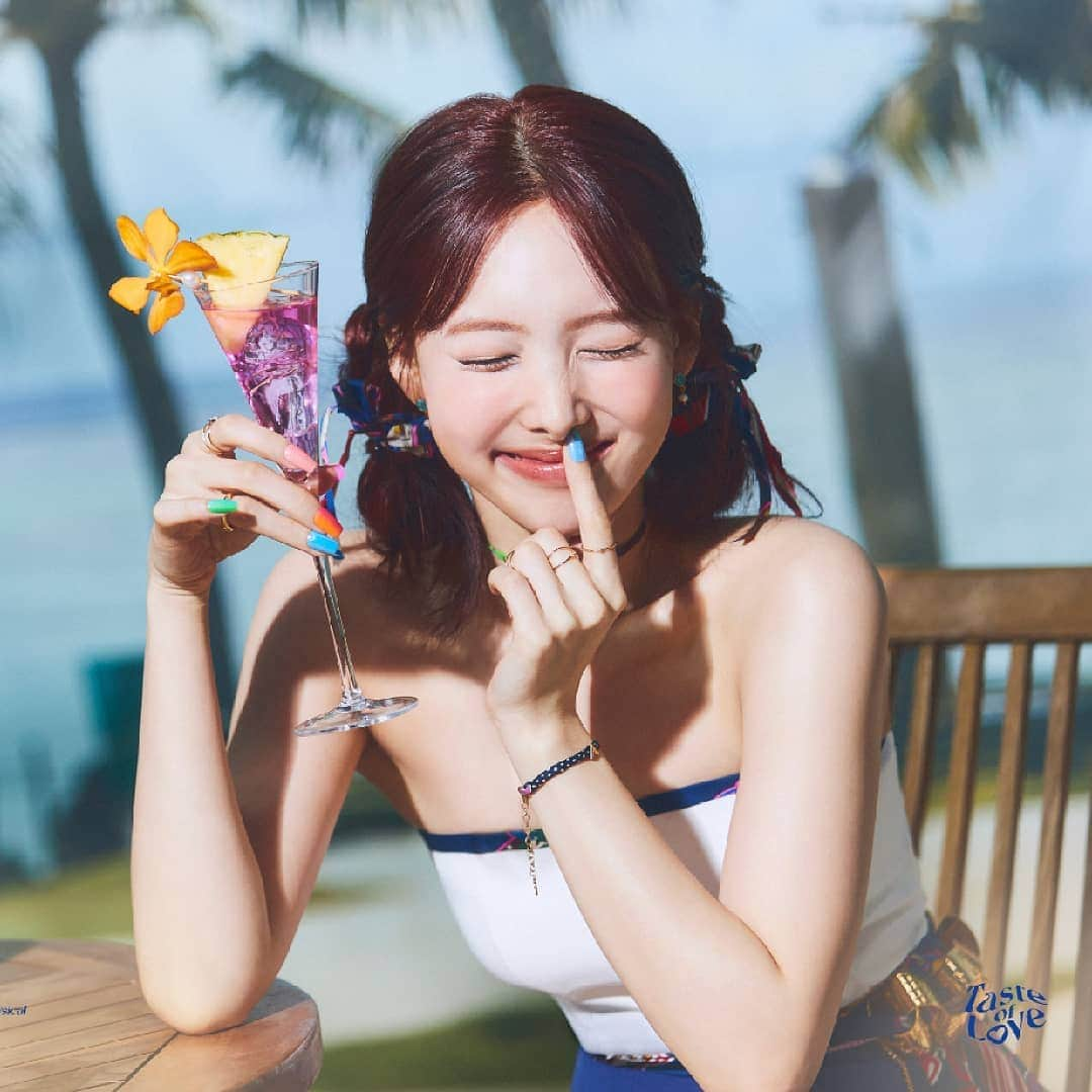 ナヨンのインスタグラム：「TWICE 10th Mini Album <Taste of Love>  Second Tasting -Teaser Photo01 'Taste’: NAYEON  Alcohol-Free Track & M/V 06.09 6PM KST  Full Album & Physical 06.11 1PM KST, 06.11 0AM EST  #TWICE #트와이스 #Taste_of_Love #NAYEON」