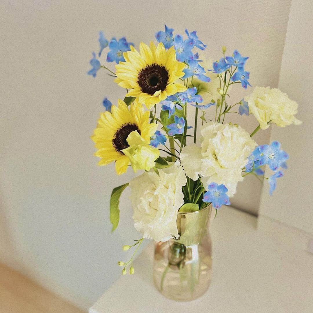 森木美和さんのインスタグラム写真 - (森木美和Instagram)「癒やし  #お花  #トルコキキョウ  #ひまわり」6月1日 10時45分 - miwamoriki