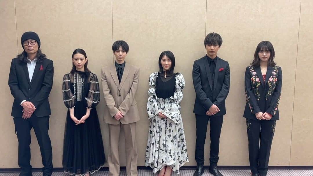 TBS「賭ケグルイ」のインスタグラム：「🌹#賭ケグルイ  #絶体絶命ロシアンルーレット  本日公開🌹  🌹◆◆◆◆🌹◆◆◆◆🌹  #浜辺美波 #高杉真宙 #藤井流星  #池田エライザ #森川葵 #英勉 監督  @minami_hamabe.official  @mahirotakasugi_  @aoi_morikawa0617 @elaiza_ikd」