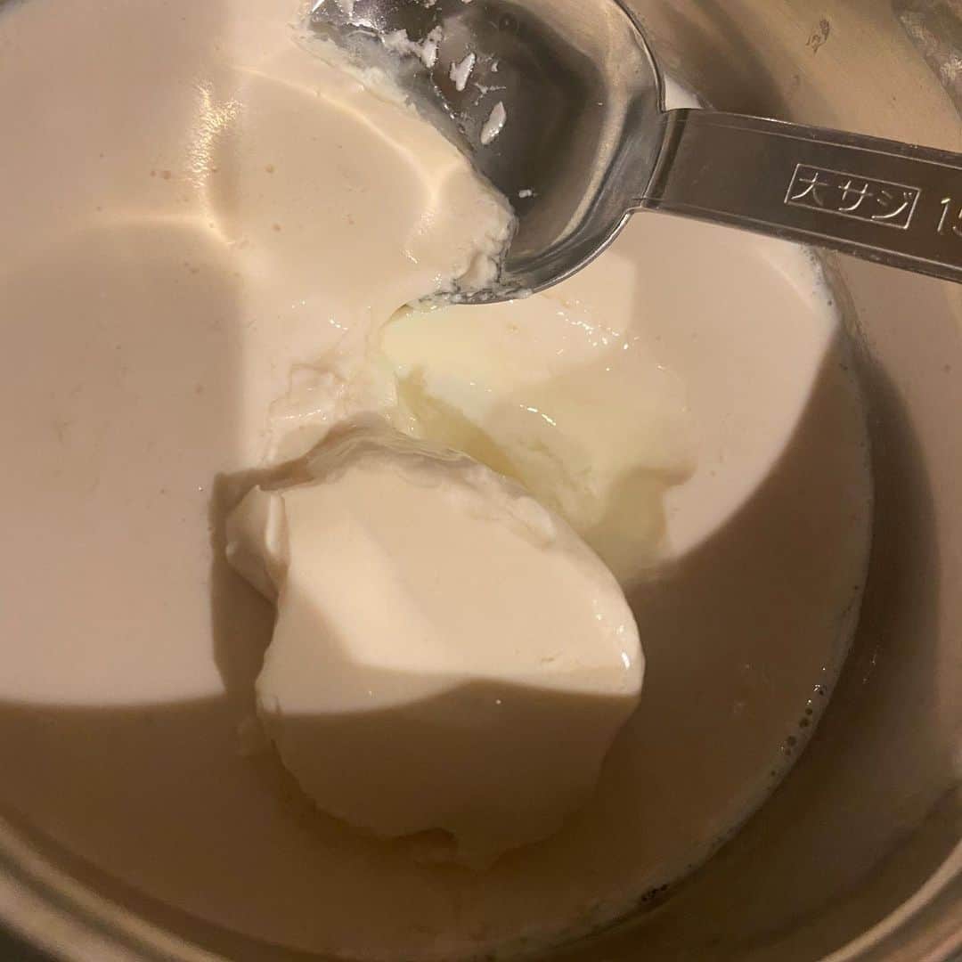 井上咲楽さんのインスタグラム写真 - (井上咲楽Instagram)「. 豆乳ヨーグルト作りました！ギリシャっぽくかためにするにはどうしたらいいんだろう🤔 . 器は益子焼です❣️」6月1日 8時20分 - bling2sakura