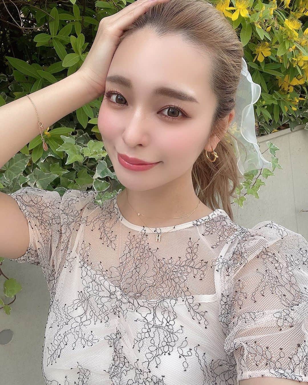 Hitomiのインスタグラム：「❤︎ おはようございます☺️ 今日も１日頑張ろう〜🤍  . #cyberjapan #サイバージャパン　#ポニーテール  #ポニーテール女子 #ponytail #ポニテ　#マーキュリーデュオ #mercuryduo」