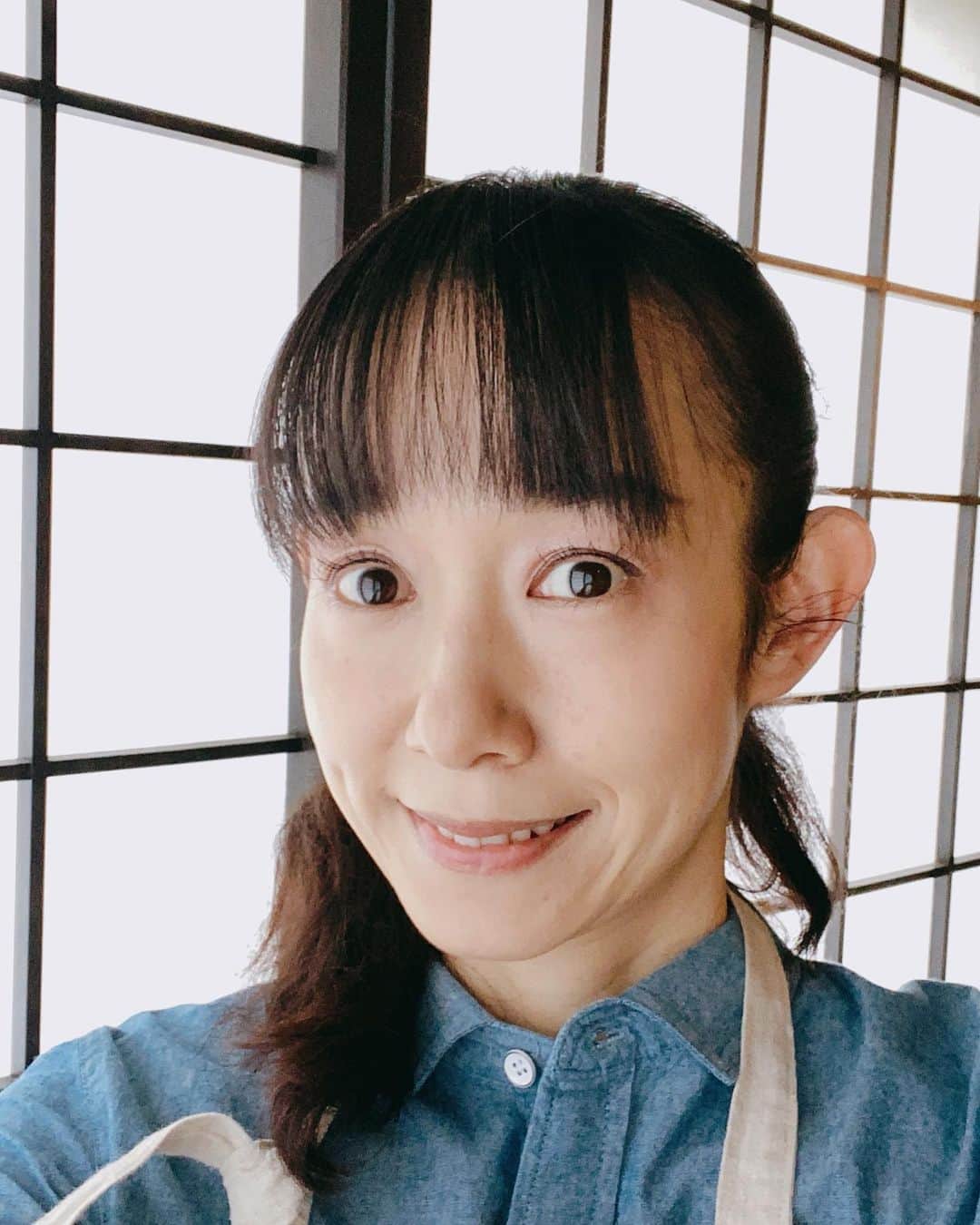 春木みさよのインスタグラム：「おはようございます☀  昨日は『イチケイのカラス』を観て頂きありがとうございました✨  写真はお手伝い時代です（笑）  月9、、、 1994年放送の「君といた夏」に出演させてもらって以来✨ 27年ぶりでした❗️😆  これからも応援して頂けるよう頑張りま〜す🎶  いいね！コメント、フォローなど ありがとうございます✨🙏 本当に嬉しいです❣️励みなります😃  #イチケイのカラス #観て頂きありがとうございます #感謝です #これからも #頑張ります💪🏻  #春木みさよ」