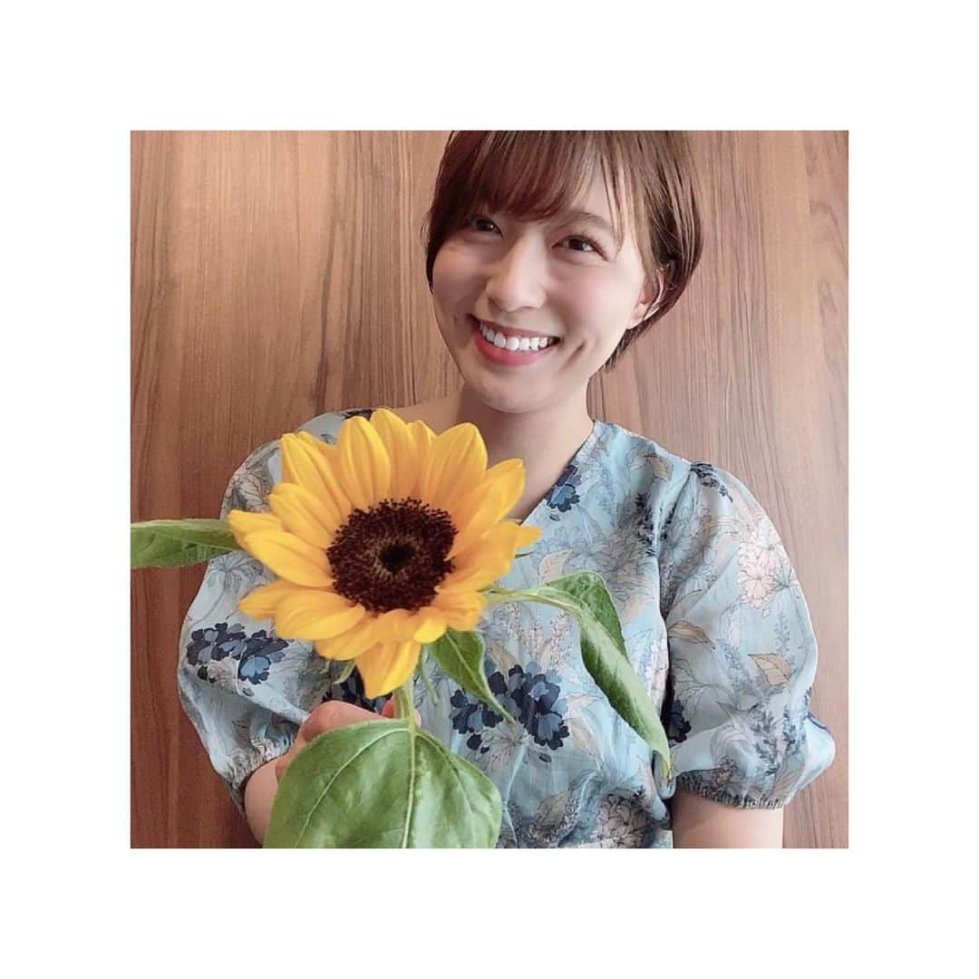 阿部華也子さんのインスタグラム写真 - (阿部華也子Instagram)「♪  ひまわり🌻💛 雨の季節が終われば、夏だね☀️  早く夏こい！！ （梅雨入りもまだだけど☔️）  #めざましテレビ #ひまわり🌻 #ワンピース👗 #bananarepublic」6月1日 9時40分 - kayakoabeofficial