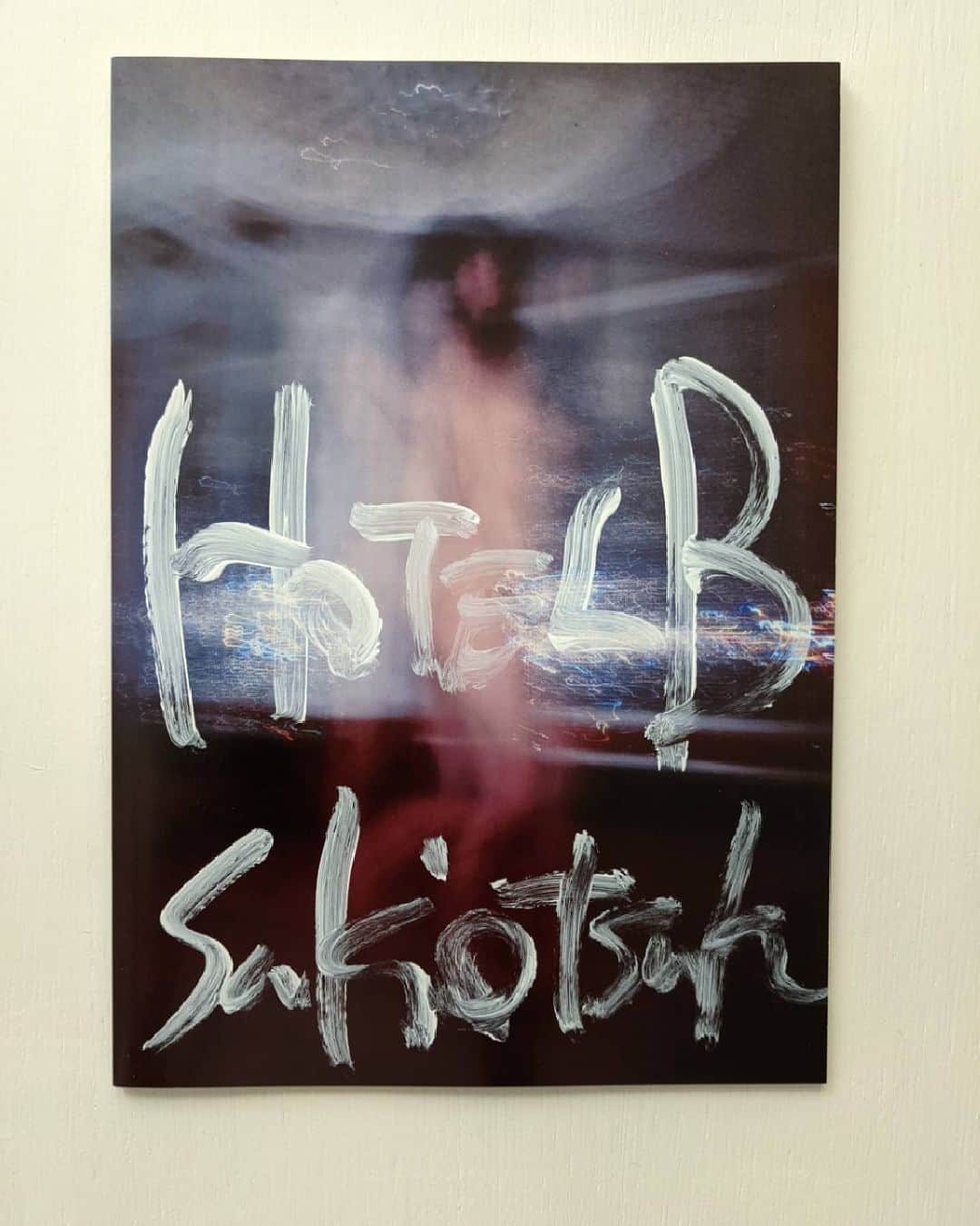 大塚咲さんのインスタグラム写真 - (大塚咲Instagram)「🔥個展で発売したBook「HOTEL-B 2021」web shopにアップしました。タイトル文字は手書き✨ (nude作品の為、キーホルダーとは別のSHOP)🔥  ホームページよりアクセスしてくださいませ🌼」6月1日 21時33分 - otsukasaki_