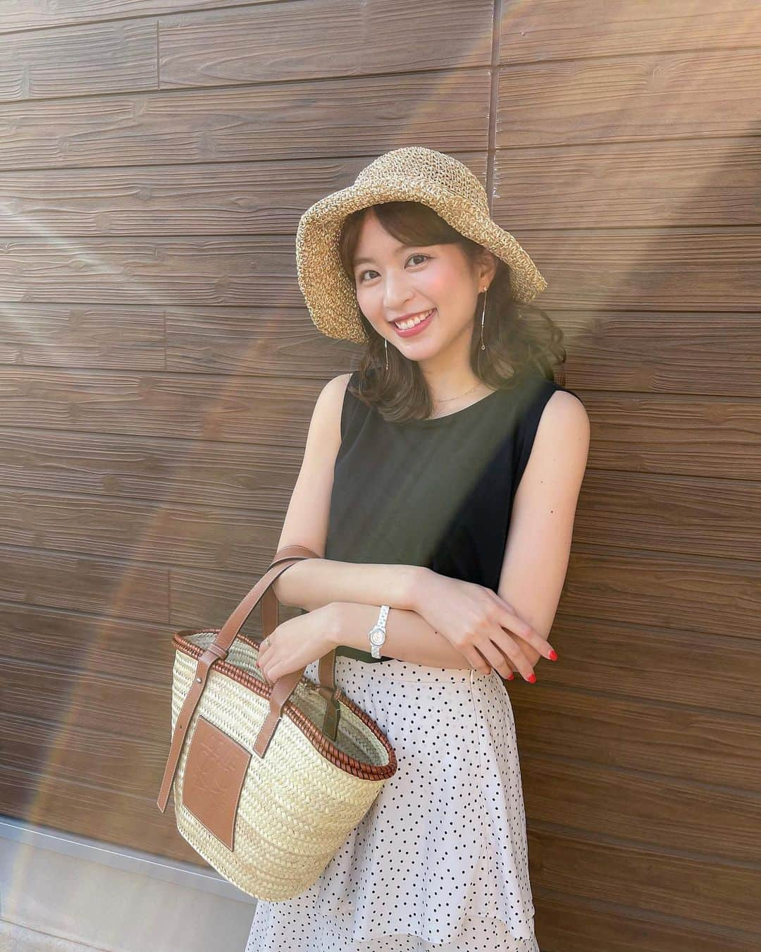 沖田愛加さんのインスタグラム写真 - (沖田愛加Instagram)「麦わら帽子👒 夏だね！あっつーい！😆✨ 焼けないように気をつけなきゃだね🥲✨ . . . 👕#uniqlo 👗#proportionbodydressing 👜#loewe . . #夏コーデ #麦わら帽子 #麦わら帽子コーデ #ノースリーブ #ユニクロ #ユニクロ購入品 #ユニクロコーデ #ユニクロユー」6月1日 20時33分 - okita_aika