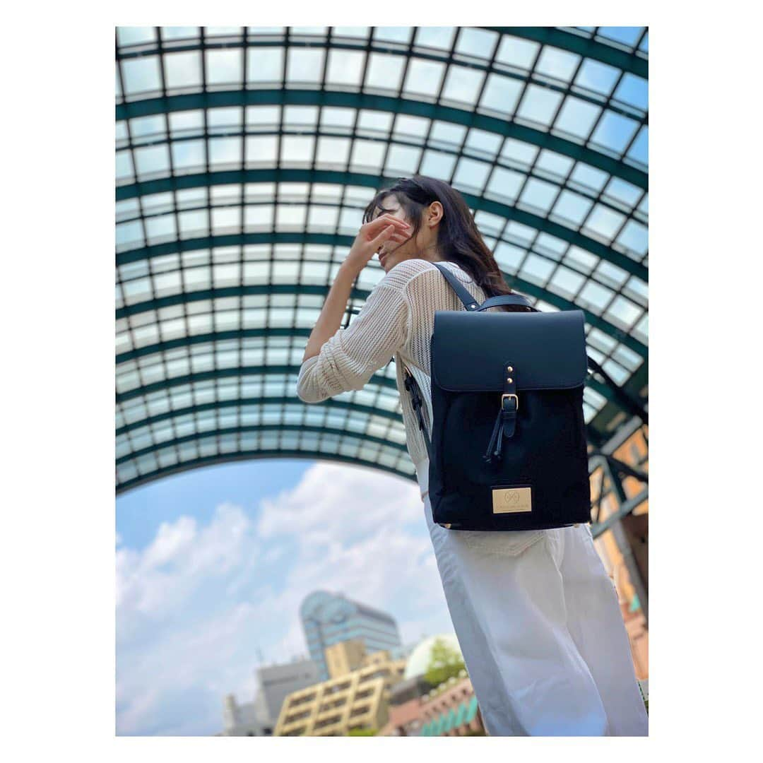 中野優香さんのインスタグラム写真 - (中野優香Instagram)「ずっと気になっていたバッグ👜  @gastonluga のclassy✨  さすがスウェーデン発のブランド🇸🇪 とってもサスティナブル！  全ての製品に動物の革ではなく、ヴィーガンレザーを使っているんだって☘️ りんごの皮で作られた小物もあるみたい✨  カジュアルにもフォーマルにも使えてとってもお気に入り☺️ PCポケットや小物ポケットもあって、 使い勝手もとってもいいです✨  オンラインストア限定のクーポンコード　 ynakano で15%OFF☀️  30日返品無料 今ならバッグ購入で小物アイテムとキャンパストートもついてくるみたい🥺  https://gastonluga.com/jp/ ぜひチェックしてみてね☘️  #gastonluga#ガストンルーガ#サスティナブル#サスティナブルファッション#サスティナブルな暮らし#バッグ#リュック#リュック女子#バックパック#エコ#ヴィーガンレザー#ヴィーガンレザーバッグ#地球に優しい」6月1日 20時34分 - yuuka._.nakano