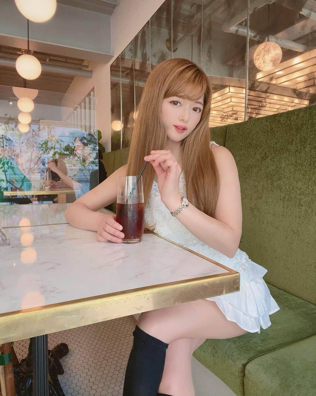 AYUNAさんのインスタグラム写真 - (AYUNAInstagram)「吉祥寺カフェ❤︎ 今日もお疲れ様です🥤☺️🍀 #吉祥寺#吉祥寺カフェ#吉祥寺グルメ#吉祥寺ランチ#カフェ巡り#カフェ好きな人と繋がりたい#ビジョビ#ビジョフォ#美女図鑑#美女ポスト#ストレートヘア#ミニスカ#ミニスカート#ビジョビジョ」6月1日 20時51分 - ayuna_0404