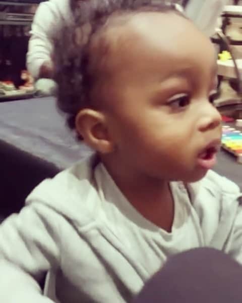 シャーニ・ヴィンソンのインスタグラム：「I can’t tell you how many times I’ve watched this and how big he makes me smile 😃🥰 Be still my beating heart 💙 @happilyeversley   #Makai #lookwhostalking #saymyname #auntysharni #jagger #nevergetsold #love #obsessed #nephew #missyou #loveyou #myheart」