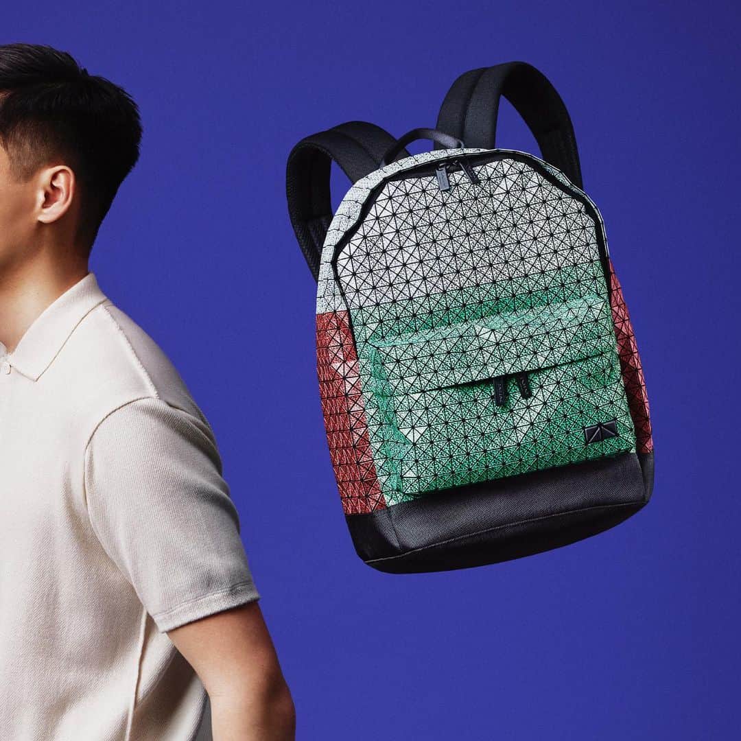 BAO BAO ISSEY MIYAKE Official Instagram accountさんのインスタグラム写真 - (BAO BAO ISSEY MIYAKE Official Instagram accountInstagram)「【DAYPACK】  RELEASE MONTH June, 2021 *By country RELEASE MONTH may be different.  #baobaoisseymiyake #baobao #isseymiyake #backpack  #daypack  #aw2021」6月1日 13時33分 - baobaoisseymiyake_official