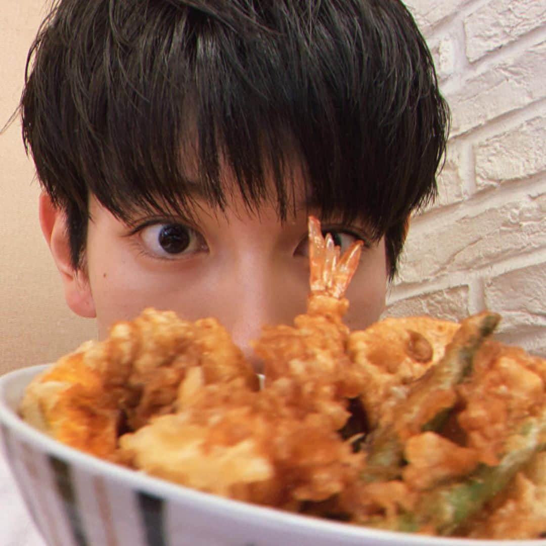 赤澤遼太郎さんのインスタグラム写真 - (赤澤遼太郎Instagram)「天丼ってなんでこんなに美味しいの。✂️✂️✂️#ミネカット#天丼#いんすたたろう」6月1日 14時09分 - akazawa_taro