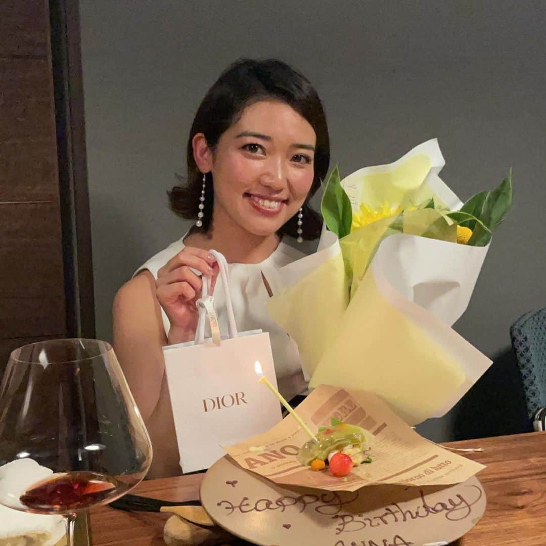 砂田早紀さんのインスタグラム写真 - (砂田早紀Instagram)「４月はりさこのお誕生日から始まり、 ５月はあんなBirthday 💛  愛する親友ちゃんたちの お誕生日シーズン🎉💕  毎年怒涛のように時間が過ぎる忙しい4.5月😂🥂✨ 6月はお休み笑そして次私🙊笑  今年も楽しかったな、大成功でした🥰🥰 毎年こうやってお祝いできるのがとても幸せです。ずっとおばあちゃんなっても一緒ね。←恒例の愛強め笑  Love xxx❤️」6月1日 16時37分 - sakisunada_