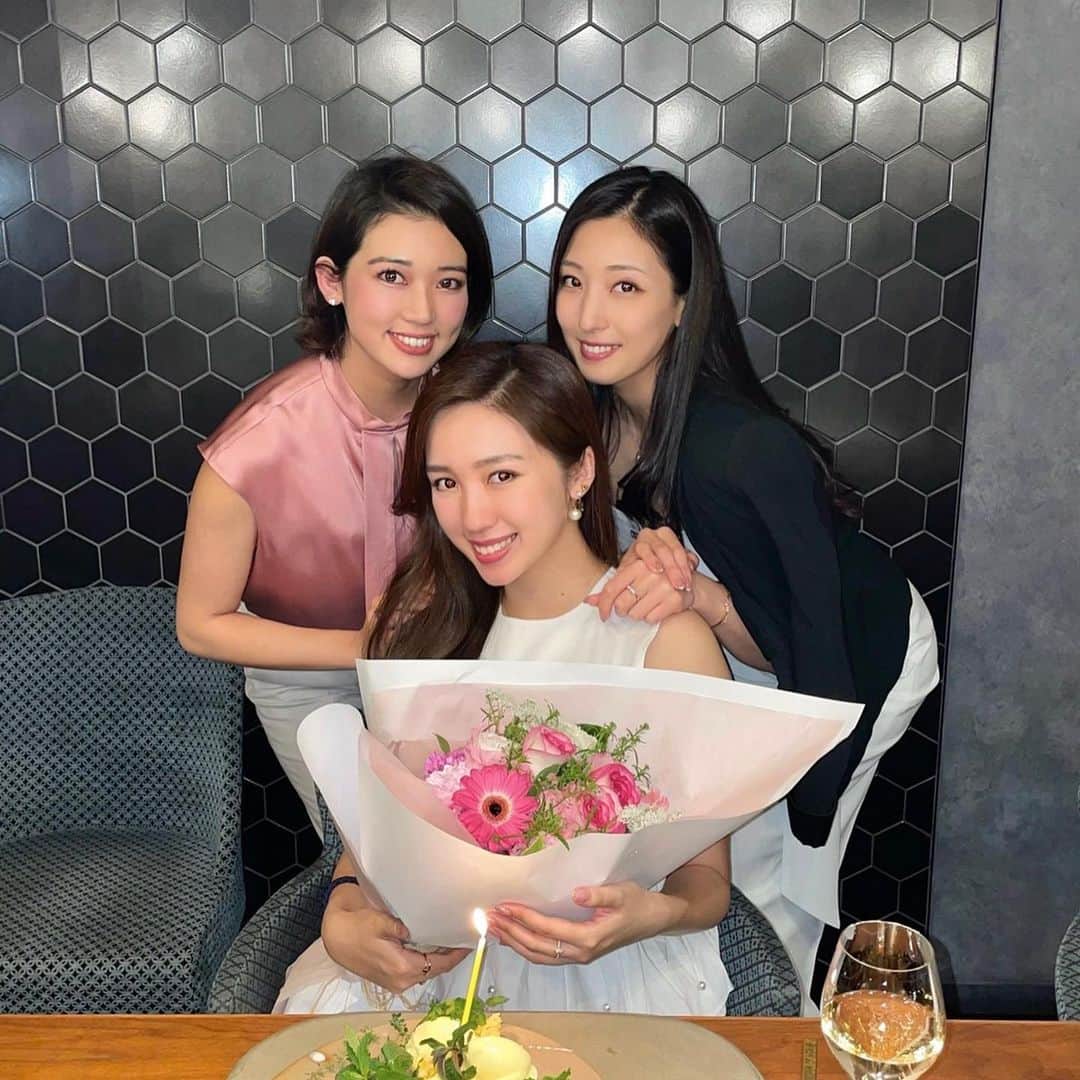 砂田早紀のインスタグラム：「４月はりさこのお誕生日から始まり、 ５月はあんなBirthday 💛  愛する親友ちゃんたちの お誕生日シーズン🎉💕  毎年怒涛のように時間が過ぎる忙しい4.5月😂🥂✨ 6月はお休み笑そして次私🙊笑  今年も楽しかったな、大成功でした🥰🥰 毎年こうやってお祝いできるのがとても幸せです。ずっとおばあちゃんなっても一緒ね。←恒例の愛強め笑  Love xxx❤️」