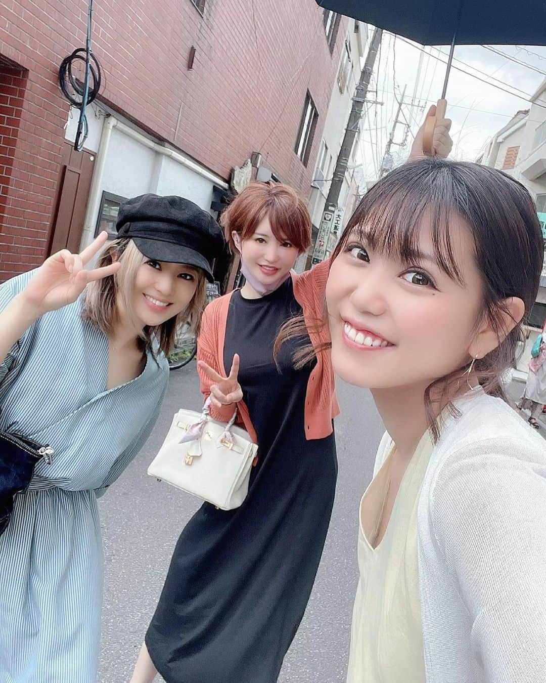里美ゆりあのインスタグラム：「@akiho__yoshi ちゃんが出演している 星守りのスラムの舞台を @aoi_sola  ちゃんと @shinohara_saemi  ちゃんと @asamin.0411 ちゃんと観に行ってきました😄  役者さんって素晴らしい👏  色々な舞台を観に行きたいな🎶  #星守りのスラム  #舞台 #素晴らしい」