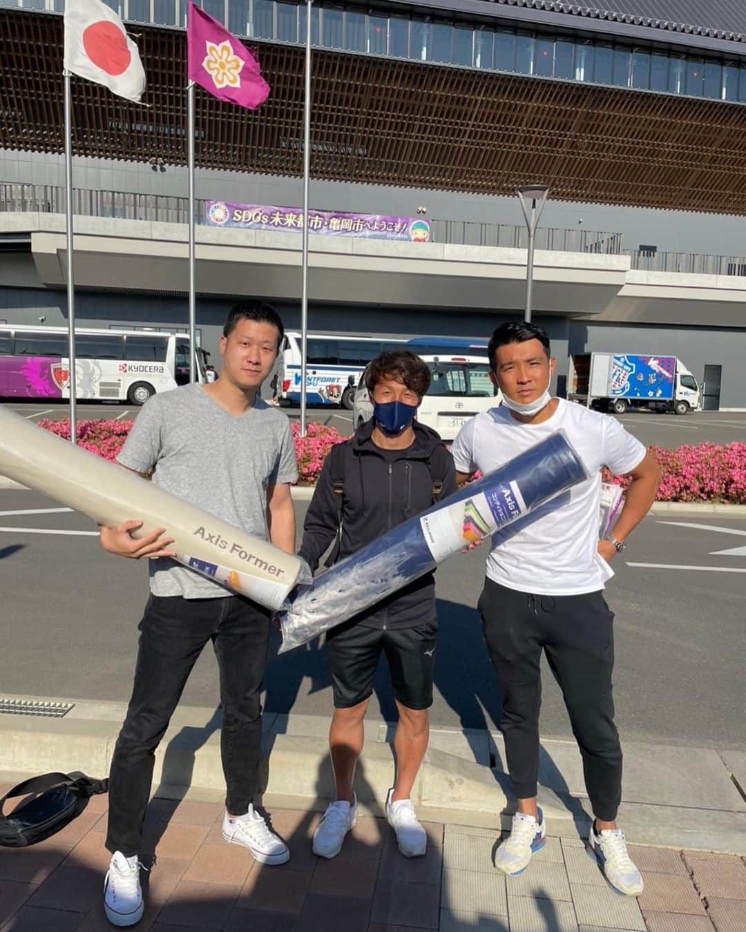 泉澤仁さんのインスタグラム写真 - (泉澤仁Instagram)「大学時代の友人が京都戦の応援に来てくれました！ コンディションを整えて！と #AxisFormer ストレッチポールをプレゼントしてくれました。 次の試合に向けて頑張ります💪」6月1日 16時51分 - jin_izumisawa