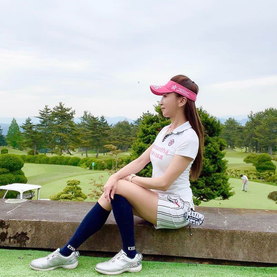 Akiさんのインスタグラム写真 - (AkiInstagram)「ミセスアース日本大会ファイナリストでの 毎月恒例のお楽しみ女子ゴルフ⛳️  今回は時間がタイトで後ろの組がすぐ追いついてくるから、4人そろっての写真が少なめ🍀  でもここ数ヶ月スランプに陥っていたゴルフだけど ようやく抜け出せそうな感じ✨✨  ウェアは愛用している @samantha_golf &@lecoqgolf_jpです😊  #ゴルフ#ゴルフ女子#女子ゴルフ#ゴルフ大好き#ゴルフ好き#ゴルフ好きな人と繋がりたい#サマンサタバサ#ゴルフコーデ#ゴルフファッション#ゴルフウェア#ゴルフ初心者#ゴルフ男子 #スポーツ#スポーツ女子 #golf#golfer#golfwear#golffashion#golflife#instagolf#golfstagram#golflove#golfgirl#golfcourse#golfing#golfclub#glfswing#sports#高尔夫#골프」6月1日 17時03分 - aki_0624