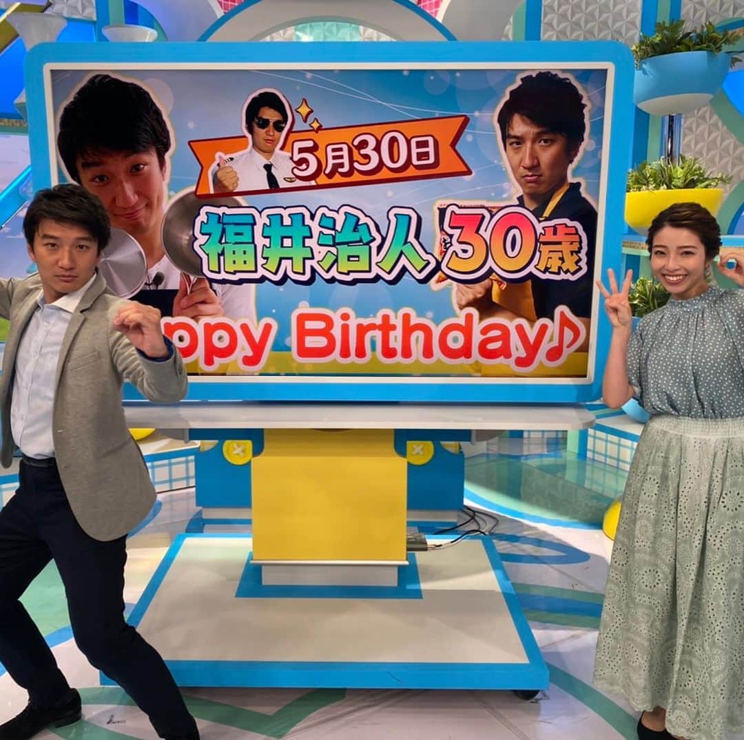 朝日放送「おはよう朝日土曜日です」さんのインスタグラム写真 - (朝日放送「おはよう朝日土曜日です」Instagram)「主役がピンボケしてるしんぺーカメラマン写真🤔 #おはよう朝日土曜日です#おは土#ABCテレビ #福井治人#5月30日#誕生日#㊗️30歳 #おめでとう🎉 #みんなと記念撮影 #斎藤真美#堀くるみ#小椋寛子 #撮影#しんぺーカメラマン#北村真平#いつもありがとう🙏」6月1日 18時26分 - ohado6ch
