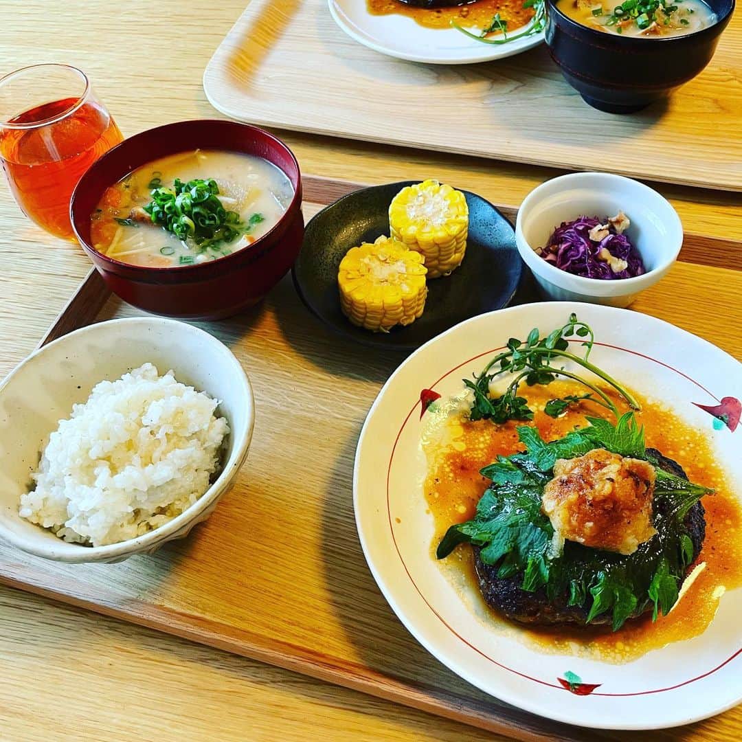 西岡剛のインスタグラム：「とうもろこし🌽 食卓に並びました👍  #西岡剛」