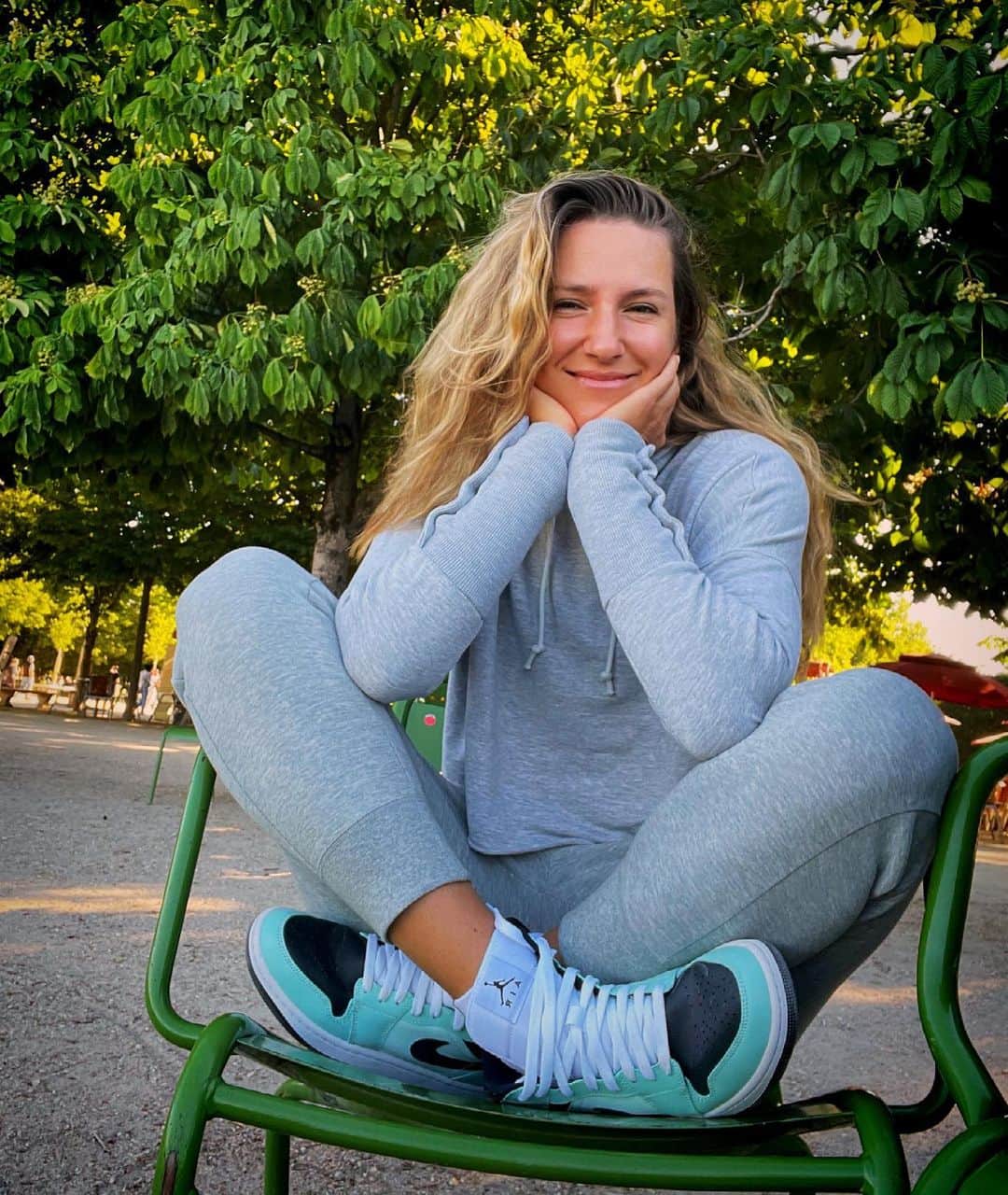 ビクトリア・アザレンカのインスタグラム：「Be the reason someone smiles today 😊」