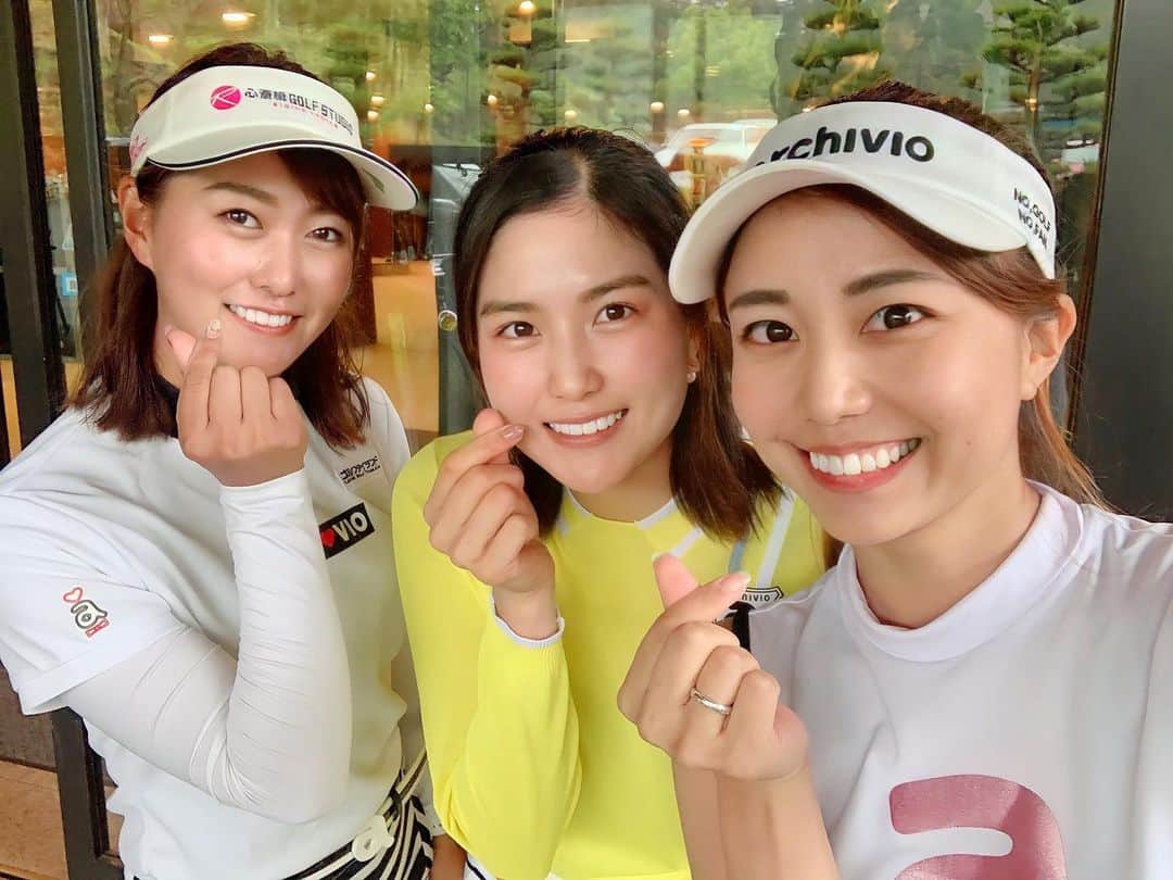 のインスタグラム：「こんばんは⭐️ . 先日楽しみにしてた撮影をしてきました⛳️💓 . 松原果音選手（ @kanonmatsubara1 ）と加藤沙弥選手（ @kato_saya_ ）の白熱バトルを目の前で見させてもらった🥺❤️ . とにかく凄かった✨ また詳細分かり次第、お知らせします〜🤍 . 果音ちゃん、沙弥ちゃん1日ありがとうございました💓 2人のプレーを全部見させてもらって改めて、私は2人のプロテスト合格をこれからも応援したいと思いました🥺📣 是非皆さんも2人の応援お願いします✨ . 今日も1日お疲れ様でした💓 .  #ゴルフ#ゴルフ女子#golf#golfgirl#golfswing#ゴルフスイング#sports#スポーツ#スポーツ女子#골프#골프여자#尔夫球#高尔夫#ゴルフウェア#golfwear」
