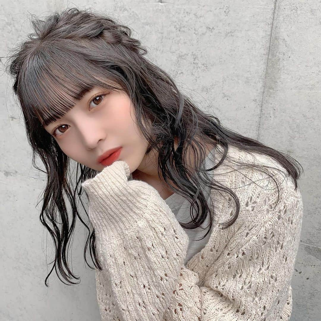 黒嵜菜々子さんのインスタグラム写真 - (黒嵜菜々子Instagram)「生誕祭ライブの髪型は ハーフアップでした⸜︎︎︎︎❤︎︎⸝‍  @misaki._.09v  ⬆️天才様です♡」6月1日 20時03分 - kurosaki0516