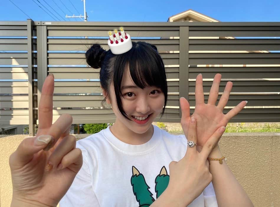 本田望結さんのインスタグラム写真 - (本田望結Instagram)「🎂１７🎂 ・ ・ 6月1日、本日、お誕生日を迎えました❤️ １７歳です😳✨ 〜今日お誕生日の皆様おめでとうございます🎉〜 17歳が人生の転機になるよう精進します🔥 応援してくださる皆様、これからも一緒に頑張らせてください!!  そして… お母さん、お父さん、お姉ちゃん、お兄ちゃん、 お姉ちゃん、妹、🐶🐶🐶🐶🐶🐶 いつもありがとう✨💖💖💖 これからも力を合わせて。本田家、ファイヤー！！🔥」6月1日 21時56分 - miyu_honda_official