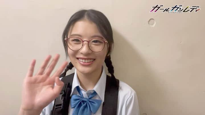 のインスタグラム：「＼💥 #ガールガンレディ 🔫／  連続投稿失礼します🥺⚠️  本日9️⃣話放送‼️ MBS 1:09〜 TBS 1:28〜  ／ 放送まであと3️⃣時間‼️ #カウントダウンバトン🔫 は... 秋帆( #出口夏希 )でした💙💙 ＼  🌟8話はコチラから⏩https://tver.jp/corner/f0074769 🌟1〜8話は #TELASA で⏩ https://www.telasa.jp/series/11484  ▓█▓ 9話あらすじ ▓█▓  松子（石井杏奈）は、ガールガンレディだった…。過去の「ガールガンファイト」で優勝し、晴れてコマンダーから人間になれた松子だったが、新たな世界では、全く知らない記憶が作られていた。全てを告白した松子が、「最後の式典」の前に、生き残ったプレイヤー達にガールガンシステムを破壊できるという、プラモデル「ガールアーマー」を探そうと申し出る。小春らは、守山先生（和田雅成）が「ガールアーマー」を作ったM太郎だと疑い、星宮先生（朝比奈彩）にも協力を得て、聞き出そうとするが…？  MBS/TBSにて6月1日(火)深夜放送ガン‼️  #白石聖 #石井杏奈 #大原優乃 #伊藤萌々香 #出口夏希 #寺本莉緒 #石田桃香 #安藤咲桜 #井頭愛海 #鈴木ゆうか #染野有来 #大原梓 #神南里奈 #Hina #見上愛 #田辺桃子 #葵うたの #和田雅成 #朝比奈彩 #濱田岳 #ドラマイズム」