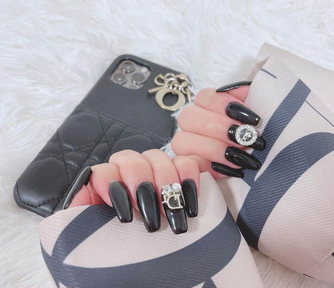 西宮ゆめのインスタグラム：「New nail 🖤  iPhoneケースののたんとオソロ🥺🖤」