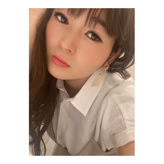 はらさんのインスタグラム写真 - (はらInstagram)「久しぶりのメイク🌷🌷🌷  ♪  ( ᐛ )♪♪ #aupayマーケット  #ありがとうございました💓  #お買い得すぎる #ルナソル#RMK #ドゥゼロサンク#クリニーク#mac  #アーカイブでみれるみたいなので是非✌︎ #衣装 #GU #イアリング #ハンドメイドのところ #wig #navanawig  #顔爆発する？#yeah」6月1日 21時58分 - univershara