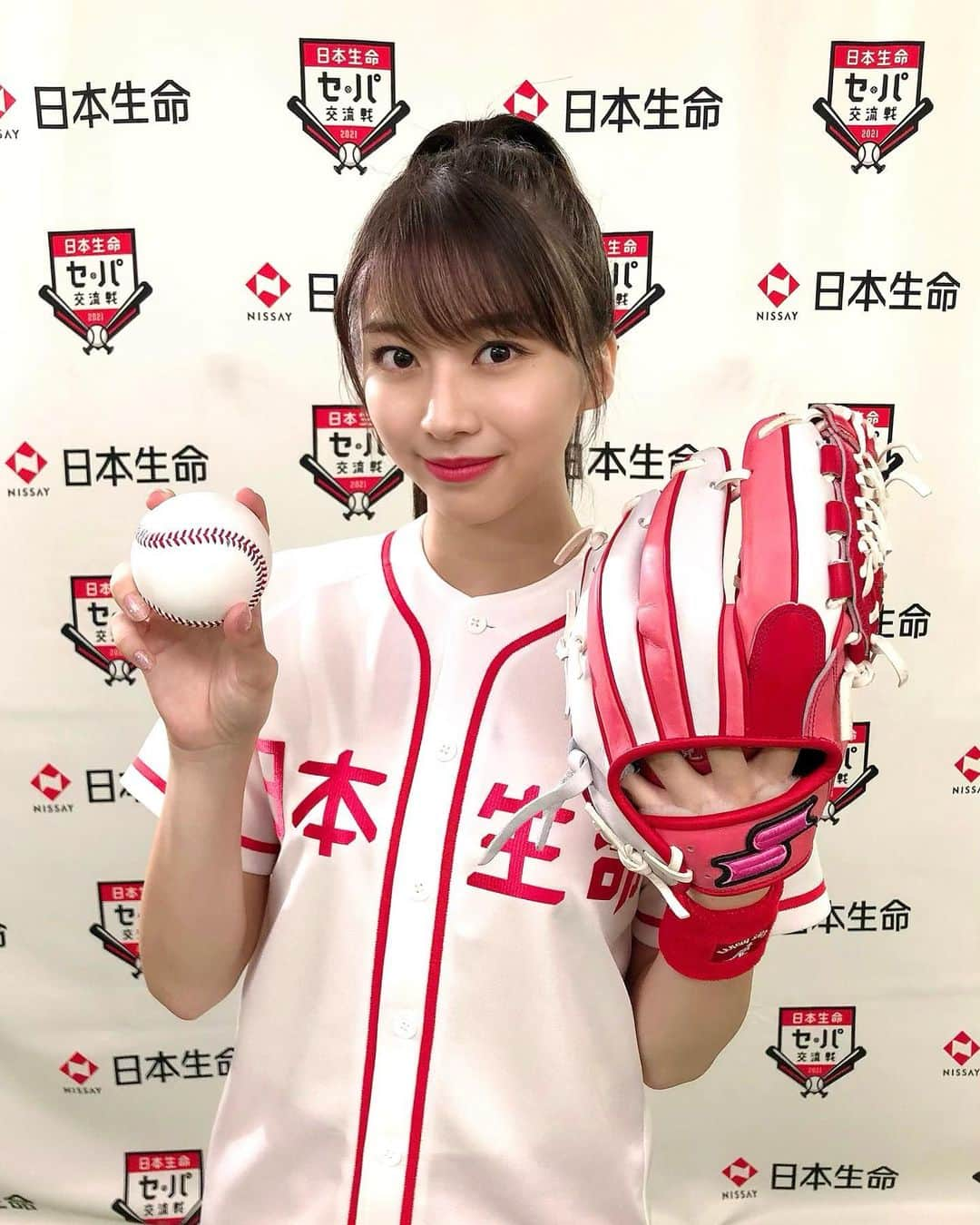 牧野真莉愛さんのインスタグラム写真 - (牧野真莉愛Instagram)「♡ ♡ ✨⚾️日本生命セ・パ交流戦2021⚾️✨ 2021年6月1日(火)@明治神宮野球場 東京ヤクルトスワローズ VS. 東北楽天ゴールデンイーグルス 🎀 『日本生命セ・パ交流戦2021』 始球式に自分を選んでいただき、とても光栄です💖 素敵な思い出・たくさんの夢が詰まった、 大好きな『日本生命セ・パ交流戦』❤️ 2年ぶりの開催、まりあとっても嬉しいです💕💕 ♡ ♡  #日本生命 ❤️ #nissay #ニッセイ #セパ交流戦 ⚾️ #モーニング娘21 #morningmusume21 #牧野真莉愛」6月1日 22時56分 - maria_makino.official