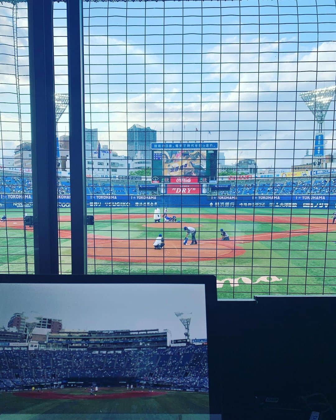 石川雄洋のインスタグラム：「やっぱり横浜スタジアムは良い👍 ピープルズ投手、平田投手、国吉投手、三上投手、三嶋投手もNICEピッチング！！  でも、今日は何と言っても牧選手ですね📣 勝負強さ、とてもルーキーとは思えない。  素晴らしいですね^ ^  他の選手もお疲れ様でした。  明日からも、頑張って下さい💪  * #石川雄洋 #tbs #横浜スタジアム #横浜DeNAベイスターズ」