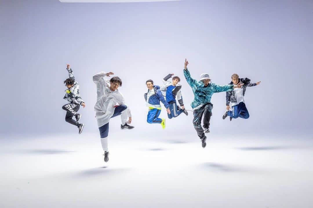 TOMO さんのインスタグラム写真 - (TOMO Instagram)「Jumping Jumping!!  @abc_mart_japan   爽快なクライマクール履いて楽しい撮影でした！  #abcマート #dapump #クライマクール」6月1日 23時12分 - dp_tomo0561