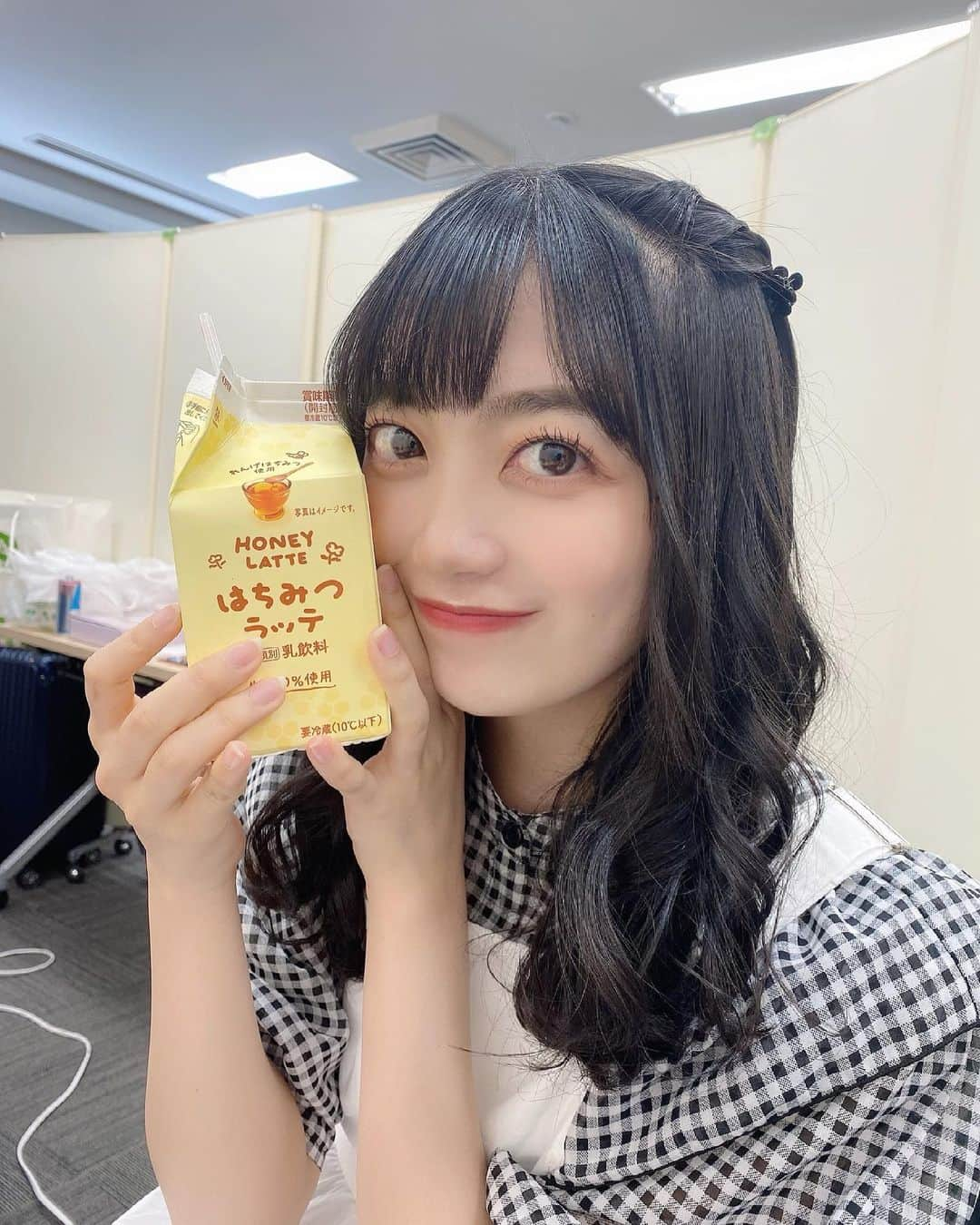 辻ゆかさんのインスタグラム写真 - (辻ゆかInstagram)「🍯 美味しいの見つけちゃった🍯🥛 はちみつミルクって感じだよ(^^) 　　 あまあまですっ♪ 　　 いや〜6月も始まったね はやいよ〜半年で今年終わっちゃう 　　 #かみやど #ひらがなかみやど #辻ゆか #アイドル #japaneseidol」6月1日 23時20分 - yuuka__tsuji