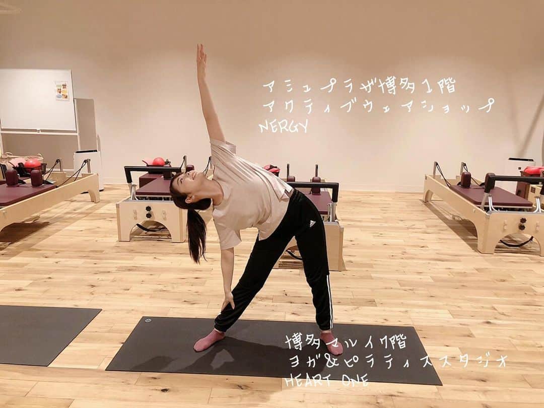 のインスタグラム：「昨日の中継先のお店について、お問い合わせが多かったのでまとめてみました✨  6/1 まちプリ中継🍑 わたくしごとですが  👚アクティブウェアショップ NERGY @nergyjapan  アミュプラザ博多１階 サスティナブルな商品あり🌍✨  🧘‍♀️ヨガ＆ピラティススタジオ HEART ONE @heartonehakata  博多マルイ7階  です🎨✨  #ヨガウェア #サスティナブル #sdgs #ヨガ #ピラティス #nergy #heartone #福岡 #アミュプラザ博多 #博多マルイ #ヨガレッスン #🧘‍♀️ #辻満里奈」