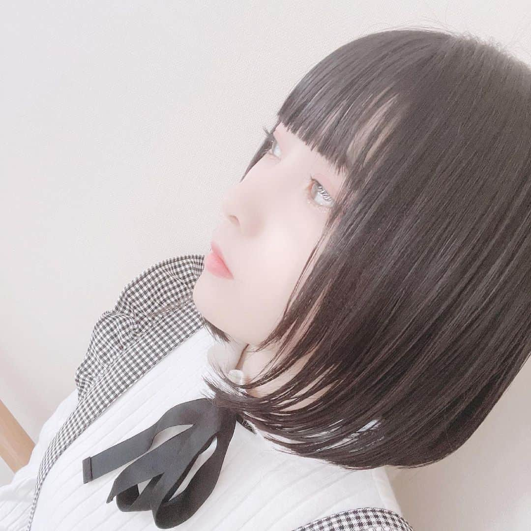 広瀬茉瑠のインスタグラム：「きゅん？  #ボブ #ショートヘア #ヘアアレンジ #美容」