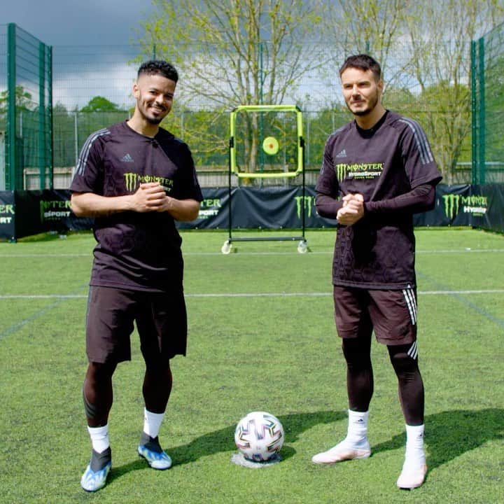 F2Freestylersのインスタグラム：「That’s the instep 🦶✅ Check out our  latest video with @monsterenergy #HydroSport and @spursofficial on YouTube NOW! 🤩  @dele @tobyalderweireld @locelsogiovani and @eriklamela challenged us to see how many body parts we could score with in 10 minutes!!!  #HydroSport #Monster #THFC #spurs」