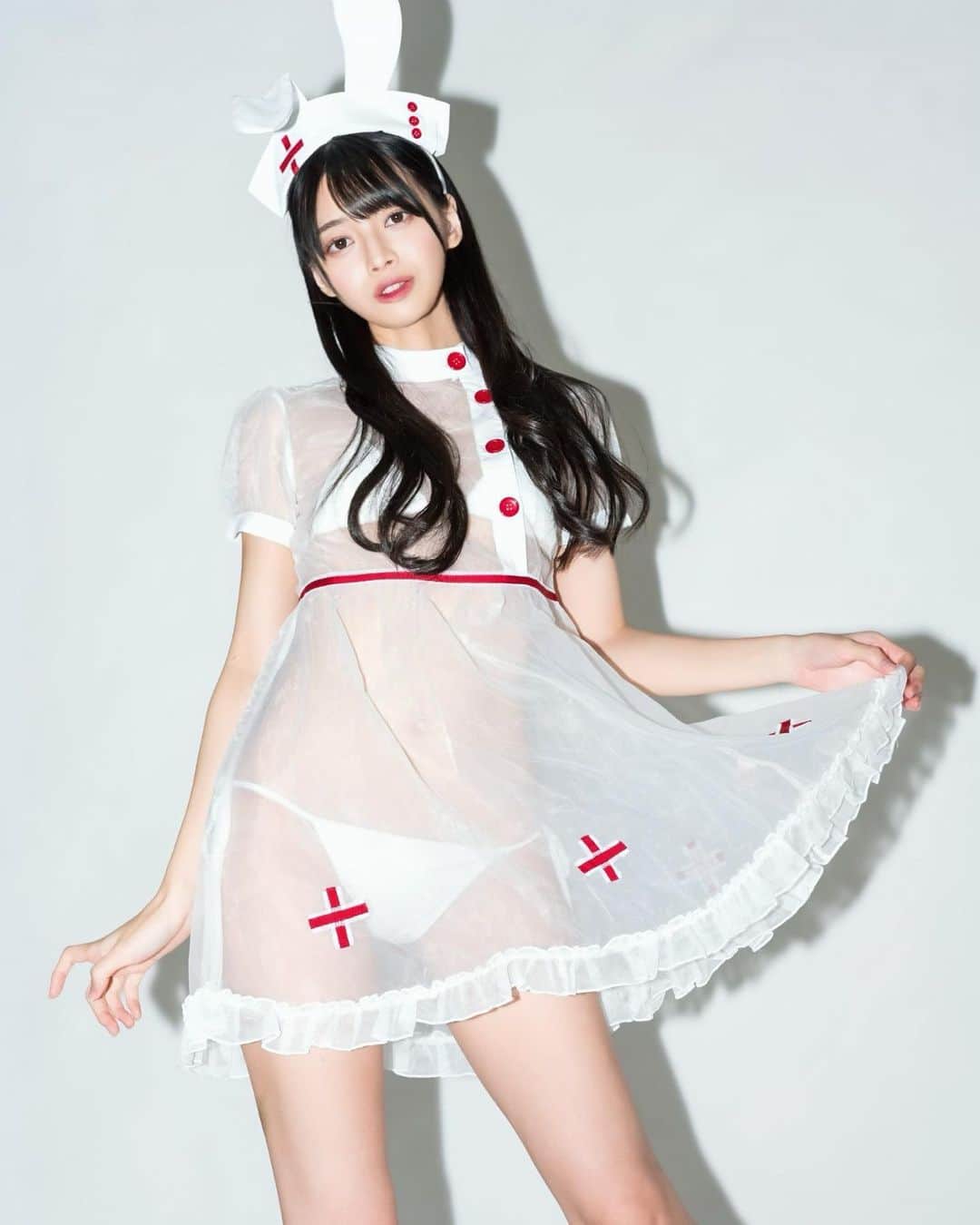 藤田いろはのインスタグラム：「おはよん﻿ 診察されたい人点呼しまーす🙋‍♀️笑﻿ 今日もコメント待ってる🐰💗﻿ お仕事頑張ろうね✨﻿ ﻿ ﻿ ﻿ ﻿ ﻿ ﻿ ﻿ ﻿ #グラビア﻿ #ナースコスプレ #フェチ #黒髪ロング  #スレンダー  ﻿ ﻿ ﻿ ﻿ ﻿」