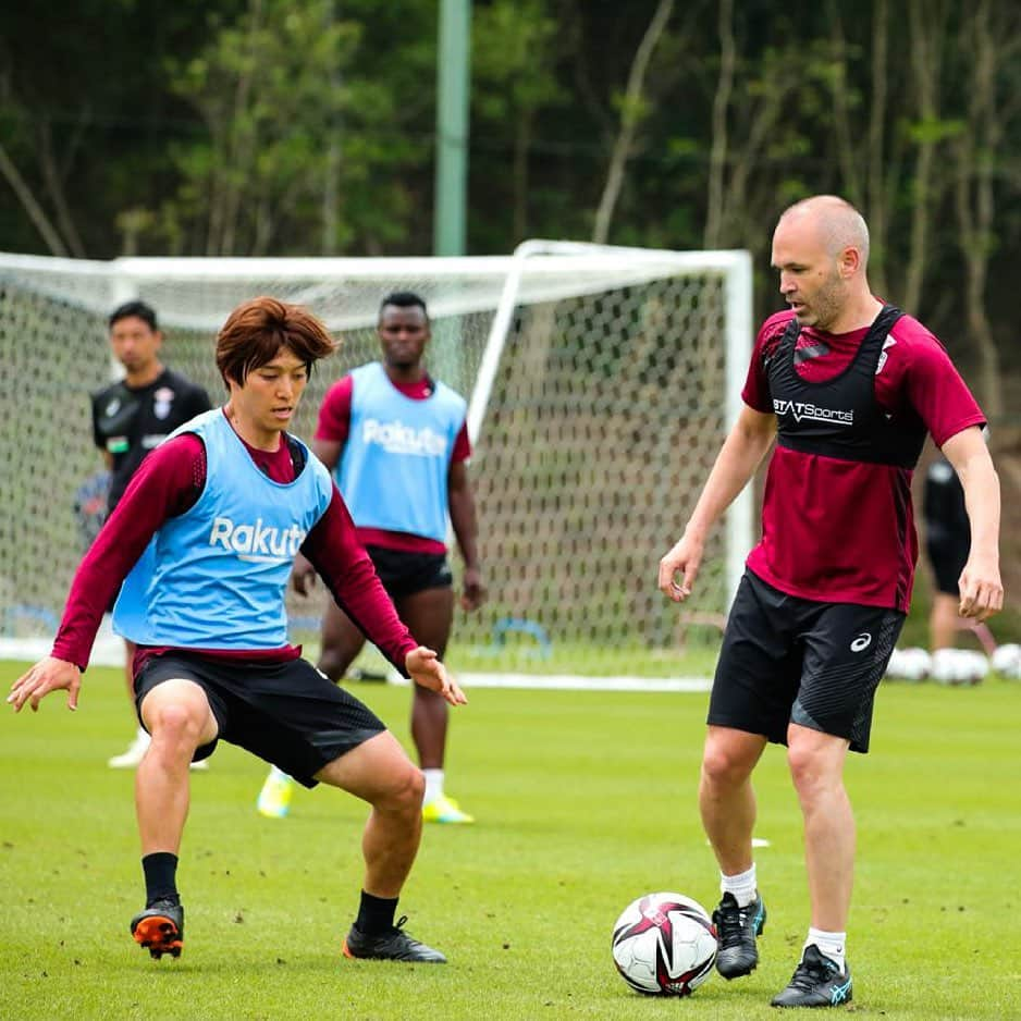 アンドレス・イニエスタさんのインスタグラム写真 - (アンドレス・イニエスタInstagram)「Preparando el siguiente partido de Copa 😃⚽️ @visselkobe   次のルヴァンカップに向けて良い準備を😃⚽」6月2日 15時09分 - andresiniesta8