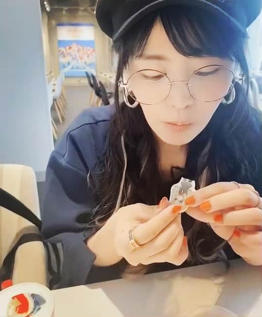 相羽あいなのインスタグラム：「私のクロディーヌ🧡笑笑 C’est bon😋😋😋  #スタァライト #スタァライトカフェ #食べていいのは私だけよ #後ろにチーズついてるの」