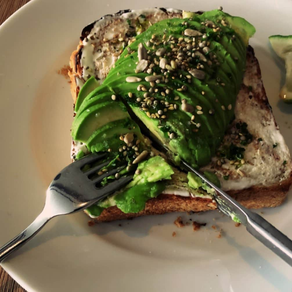 金田和樹さんのインスタグラム写真 - (金田和樹Instagram)「Avocado toast🥑 #breakfast @ogawacoffee_laboratory」6月2日 9時06分 - kaneman.jp